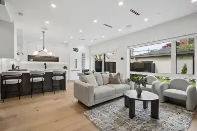 2 4549 W 11TH AVENUE, Vancouver BC V6R 2M5