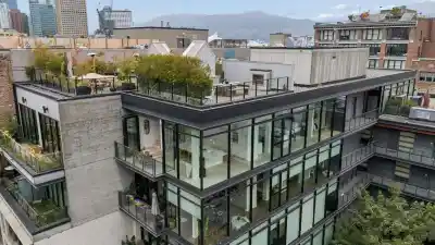 PH 602 12 WATER STREET, Vancouver BC V6B 1A5