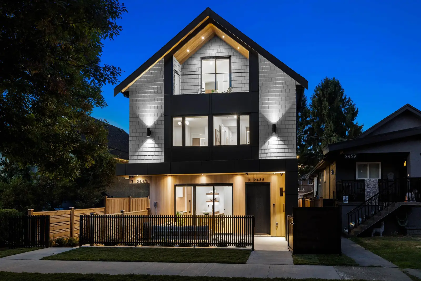 1 2435 NAPIER STREET, Vancouver BC V5K 2W2