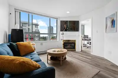 302 5818 LINCOLN STREET, Vancouver BC V5R 4P7