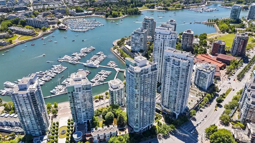 3302 193 AQUARIUS MEWS, Vancouver BC V6Z 2Z2