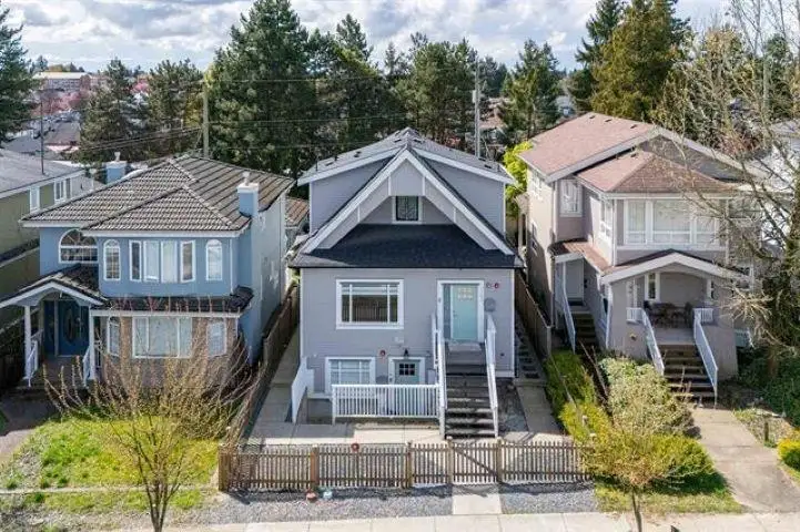 3128 KINGS AVENUE, Vancouver BC V5R 4T4