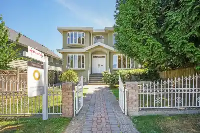 3978 VICTORIA DRIVE, Vancouver BC V5N 4N1