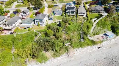 6221 SUNSHINE COAST HIGHWAY, Sechelt BC V7Z 0M1