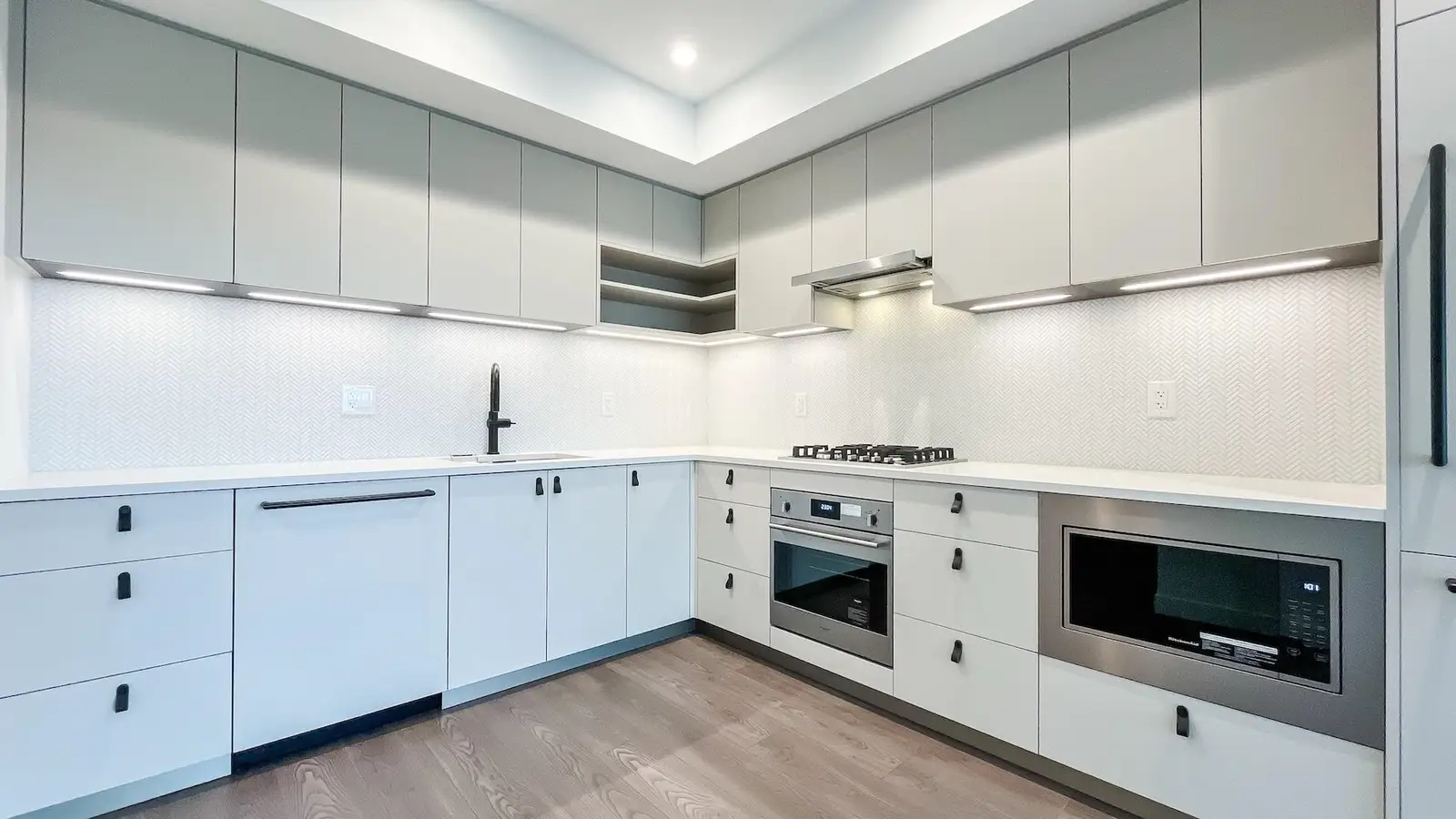 609 1680 E 12TH AVENUE, Vancouver BC V5N 2A3