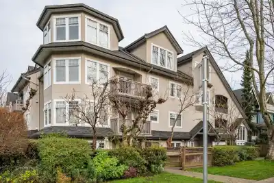 304 1989 W 1ST AVENUE, Vancouver BC V6J 1G7