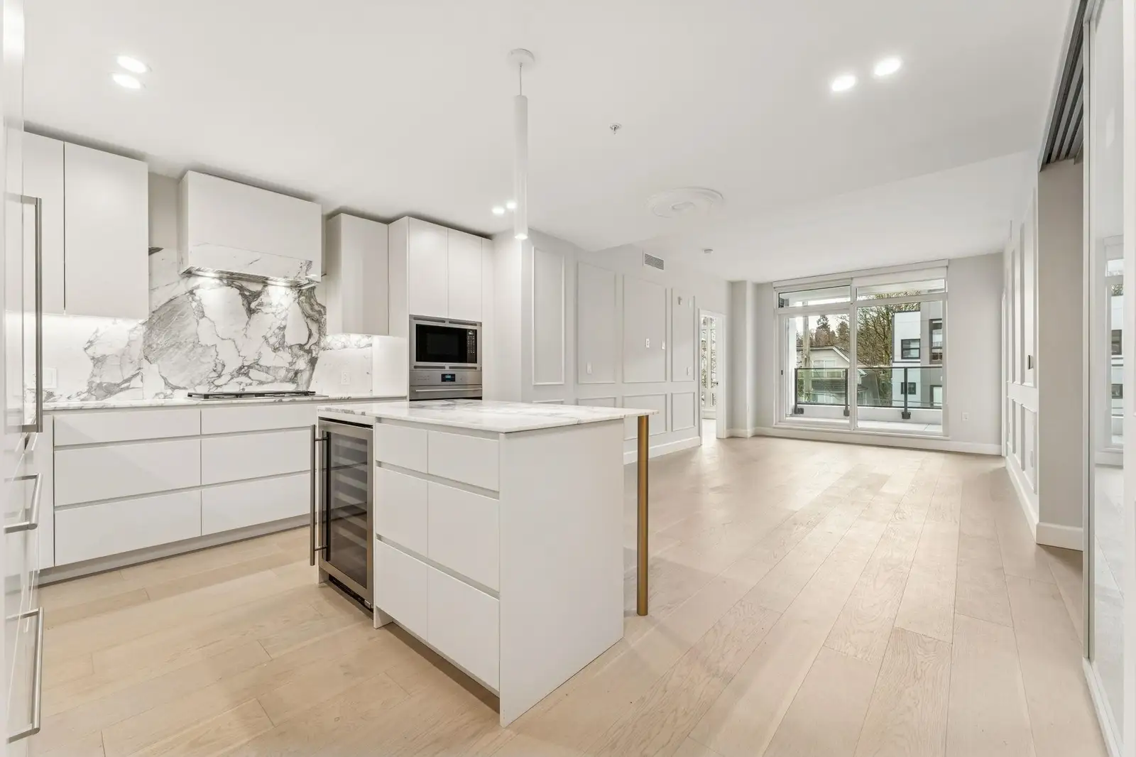 304 3668 W 10TH AVENUE, Vancouver BC V6R 2G3