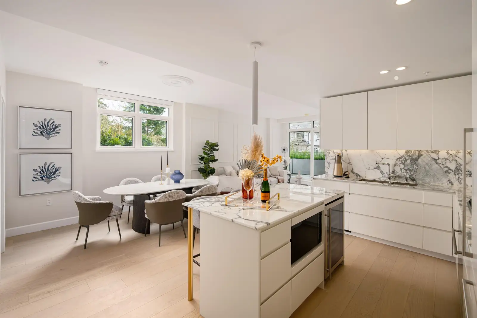 202 3668 W 10TH AVENUE, Vancouver BC V6R 2G3