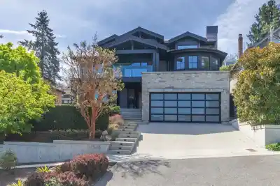 4546 LANGARA AVENUE, Vancouver BC V6R 1C8