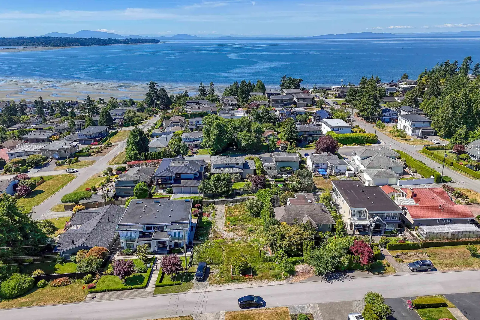 15554 CLIFF AVENUE, White Rock BC V4B 1V7