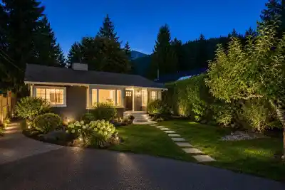 6431 ROSEBERY AVENUE, West Vancouver BC V7W 2C5