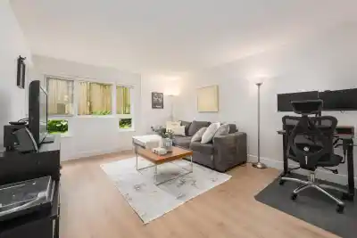 104 1330 GRAVELEY STREET, Vancouver BC V5L 3A2
