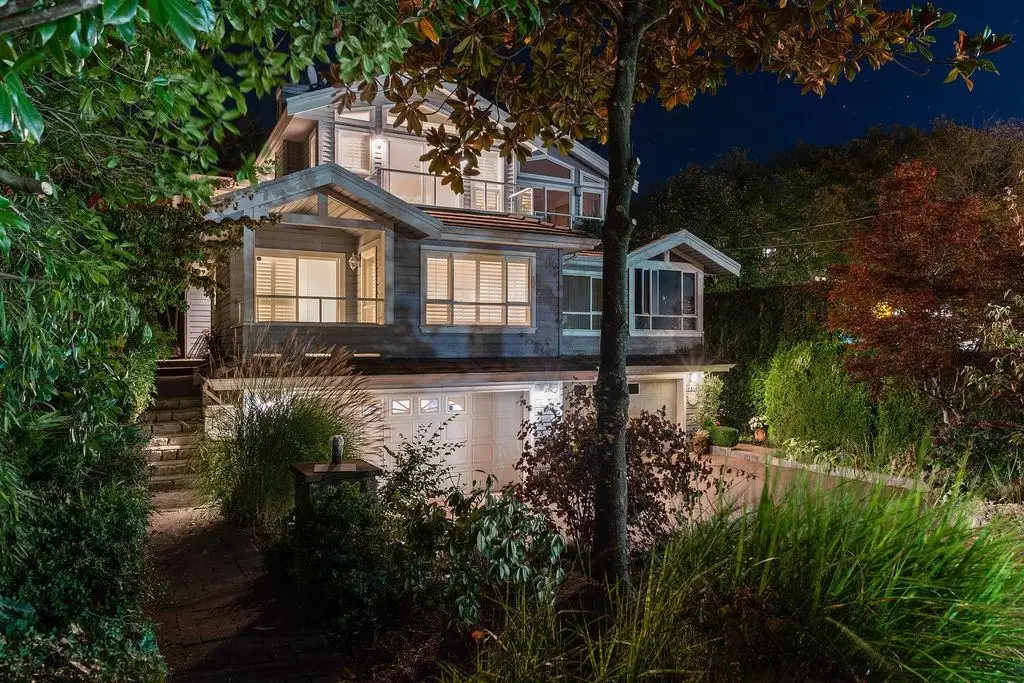 2517 MARINE DRIVE, West Vancouver BC V7V 1L5