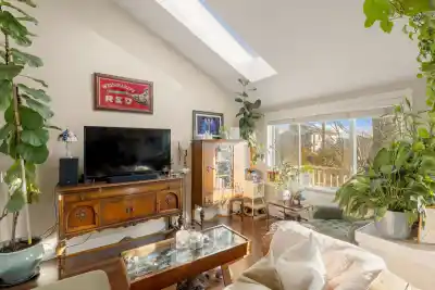 612 E 4TH STREET, North Vancouver BC V7L 1J8