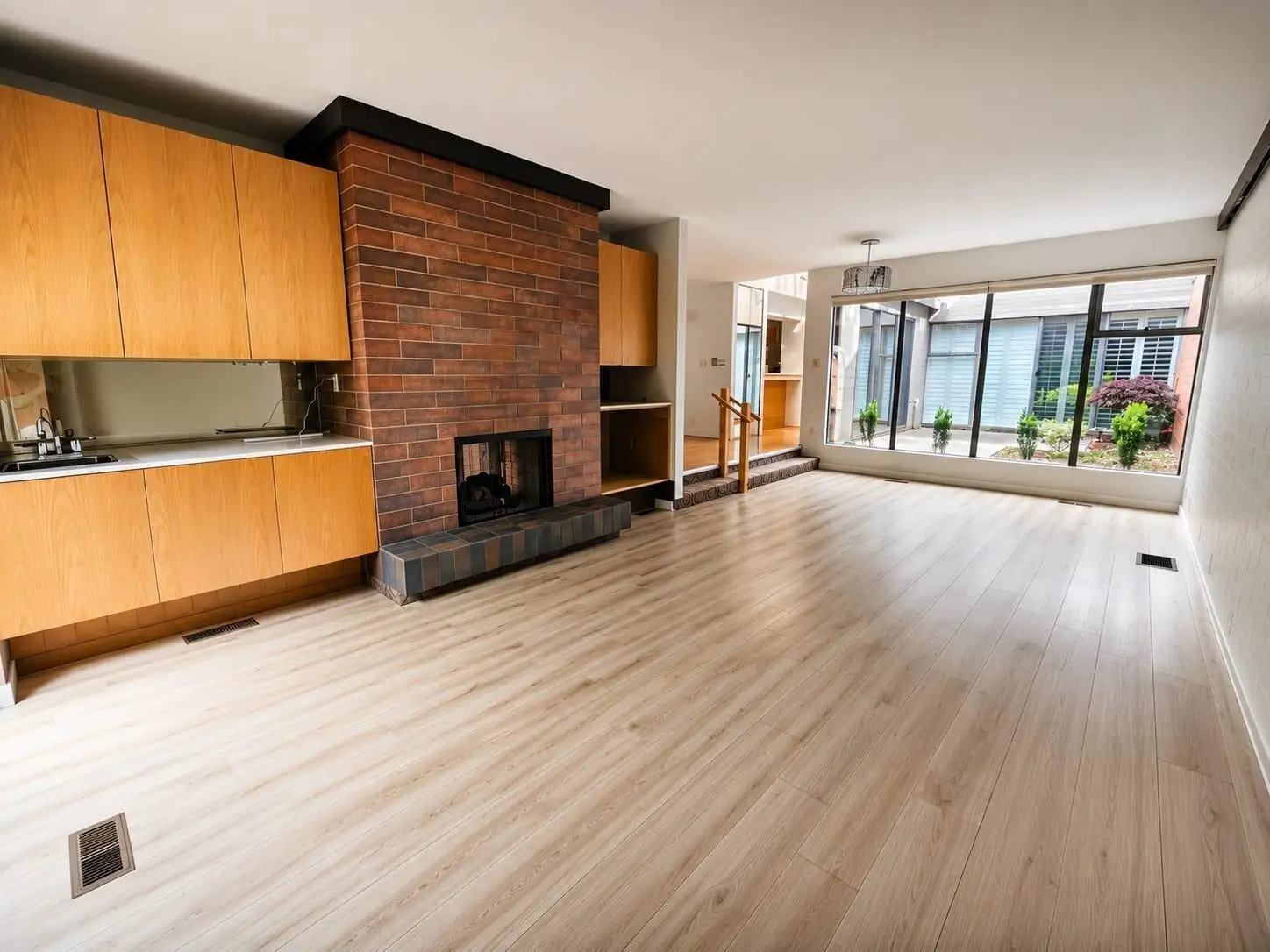406 GREENSBORO PLACE, Vancouver BC V5X 4M4