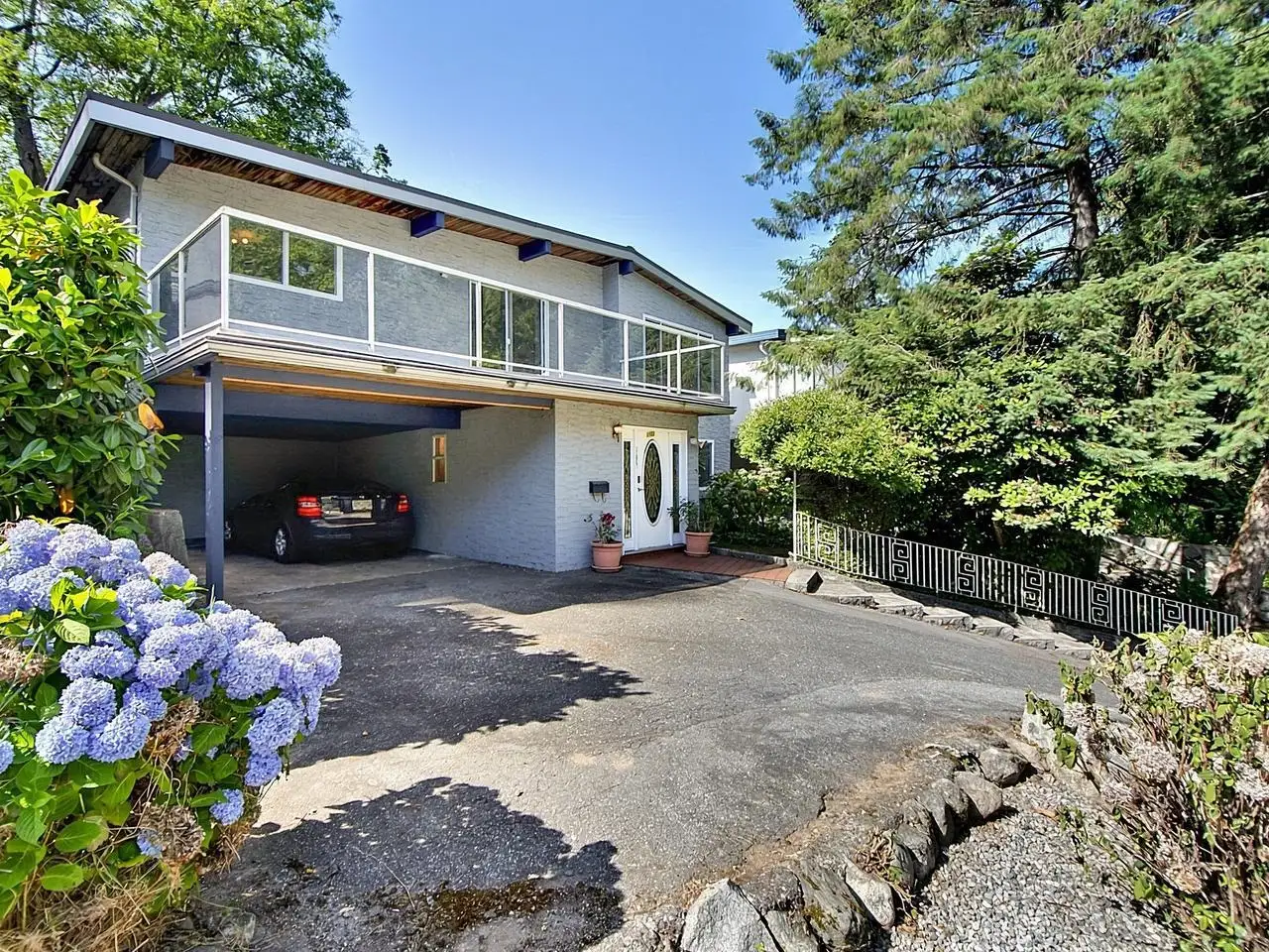 1106 HEYWOOD STREET, North Vancouver BC V7L 1H4