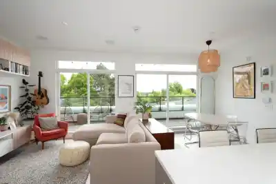 PH2 979 E 19TH AVENUE, Vancouver BC V5V 3C4
