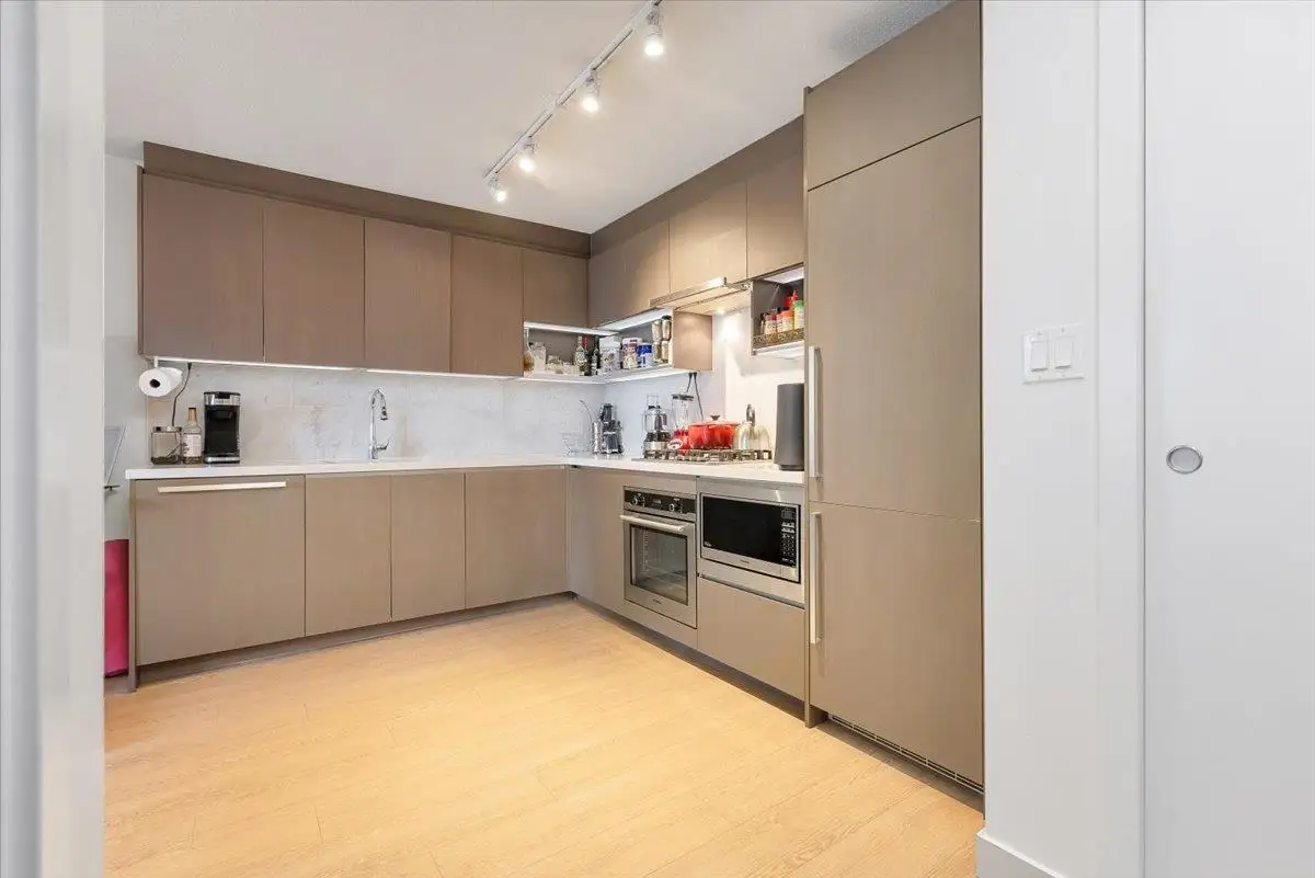 1015 13696 100 AVENUE, Surrey BC V3T 0L5