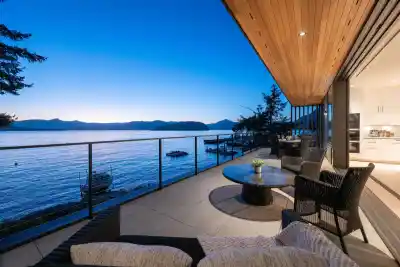 8885 LAWRENCE WAY, West Vancouver BC V7W 2T7