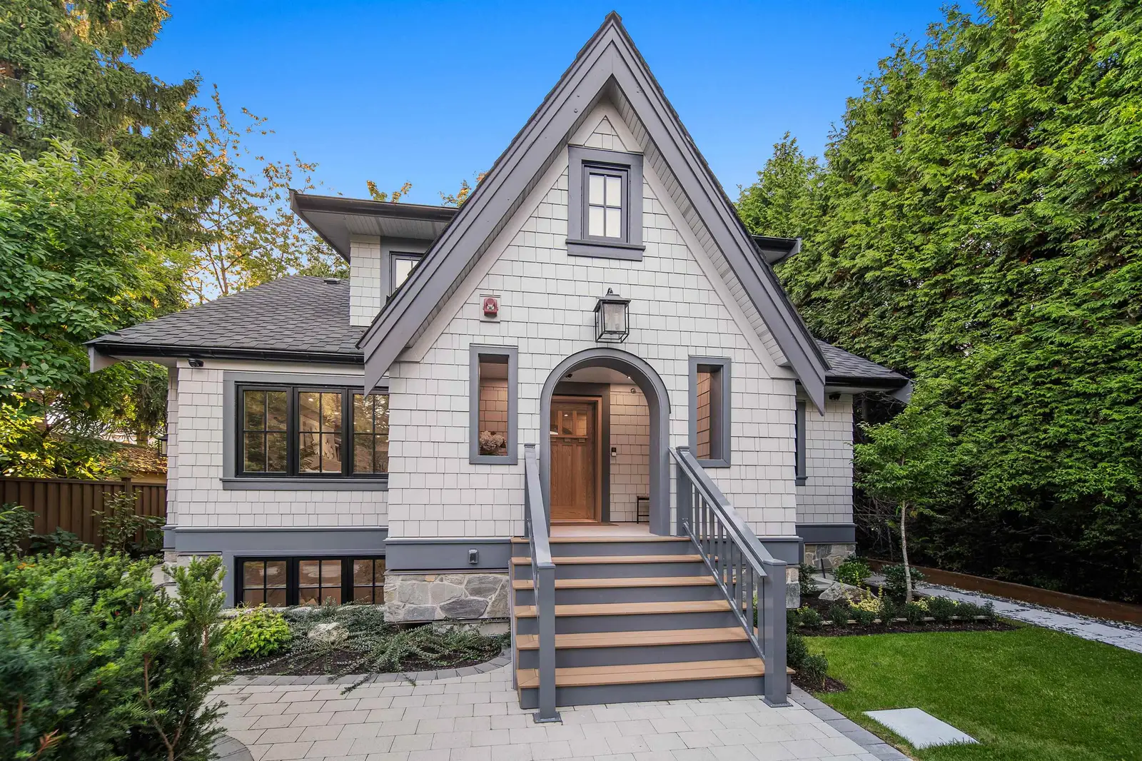 5595 MACKENZIE STREET, Vancouver BC V6N 1H1