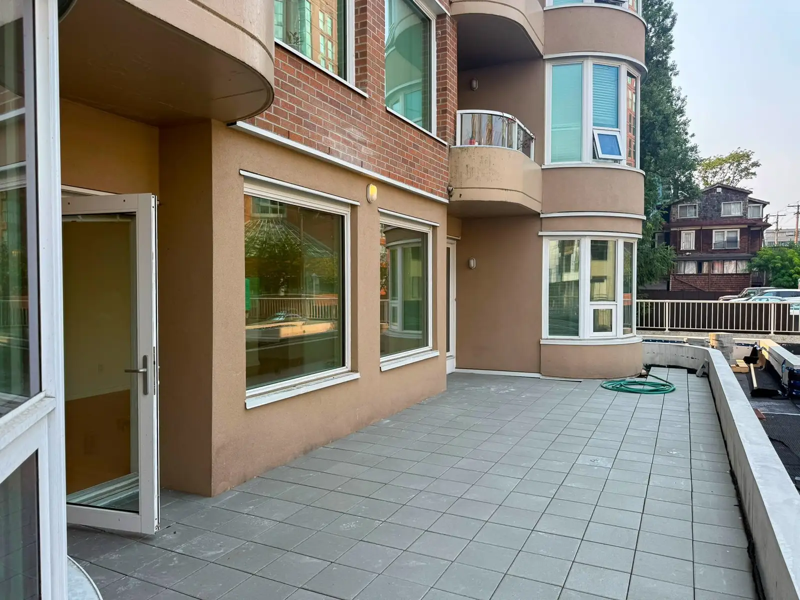 101 1845 ROBSON STREET, Vancouver BC V6G 1E4