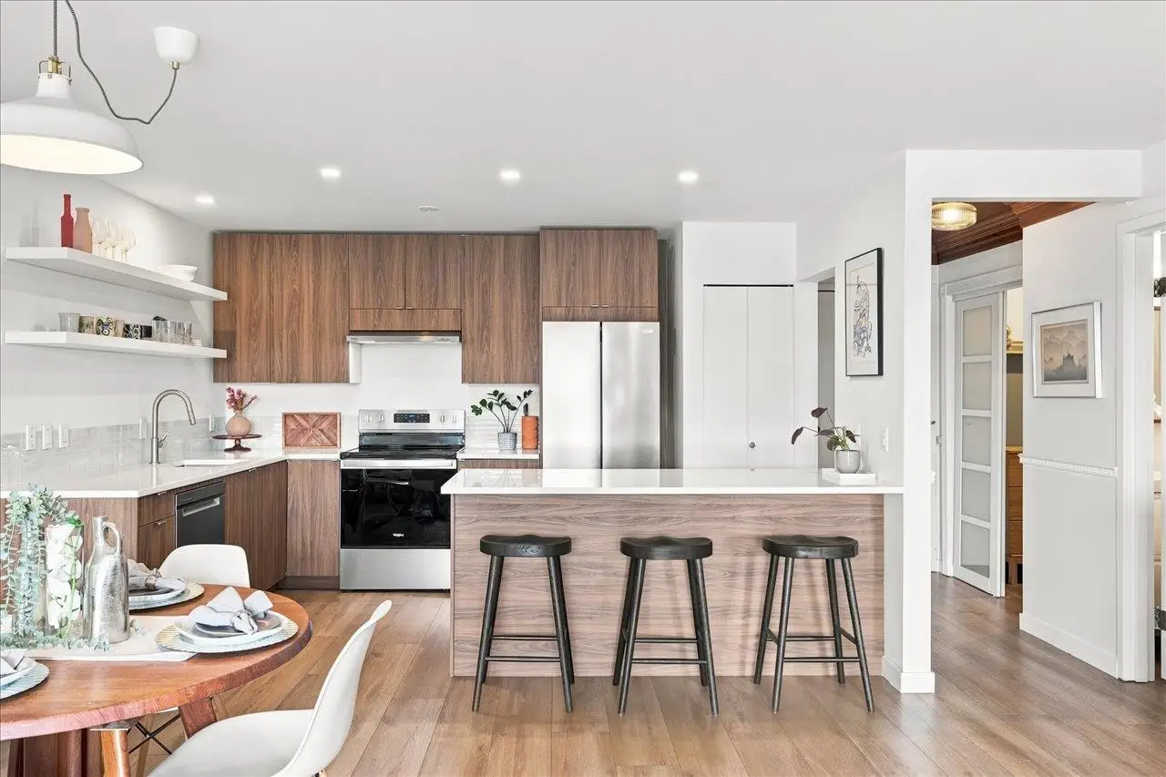 207 236 W 2ND STREET, North Vancouver BC V7M 1C6