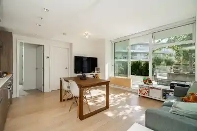 301 4638 GLADSTONE STREET, Vancouver BC V5N 0G5