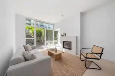 102 6080 IONA DRIVE, Vancouver BC V6T 0A4