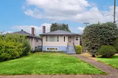 2137 20TH AVENUE, Vancouver BC V5N 2L4