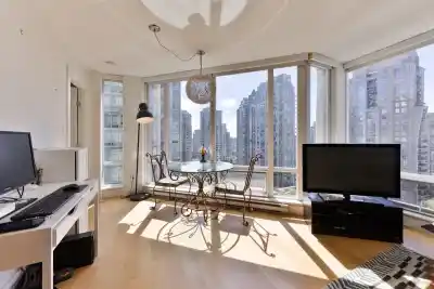 1501 565 SMITHE STREET, Vancouver BC V6B 0E4