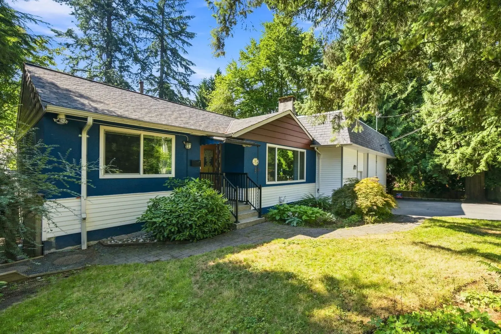 1611 LYNN VALLEY ROAD, North Vancouver BC V7J 2B5