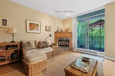 302 588 16TH STREET, West Vancouver BC V7V 3R7
