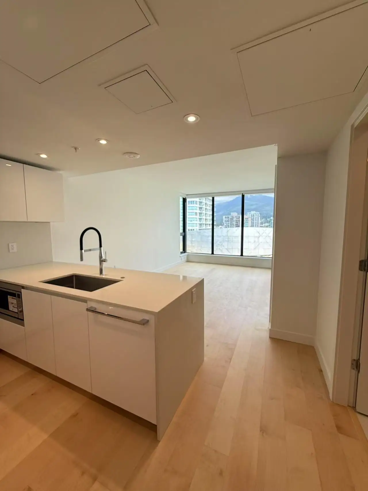 907 135 E 13TH STREET, North Vancouver BC V7L 0J8