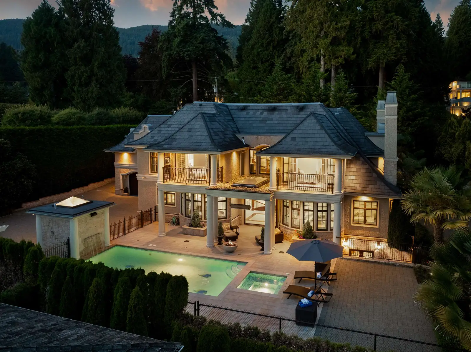 2912 MATHERS AVENUE, West Vancouver BC V7V 2K1