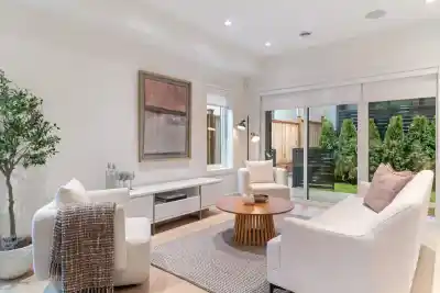 2 2539 GRANT STREET, Vancouver BC V5K 3G6