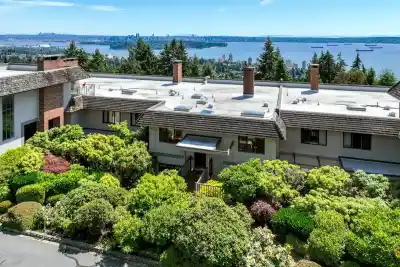 8 2206 FOLKESTONE WAY, West Vancouver BC V7S 2X7