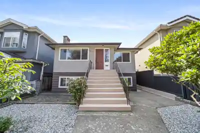 2634 PARKER STREET, Vancouver BC V5K 2T4