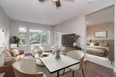 207 1677 LLOYD AVENUE, North Vancouver BC V7P 0B1