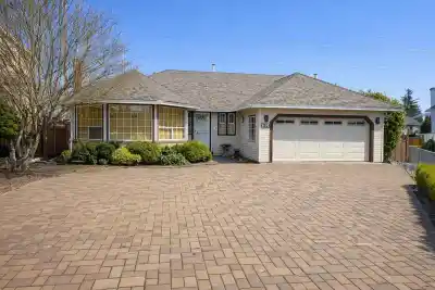 9496 160A AVENUE, Surrey BC V4N 2P4