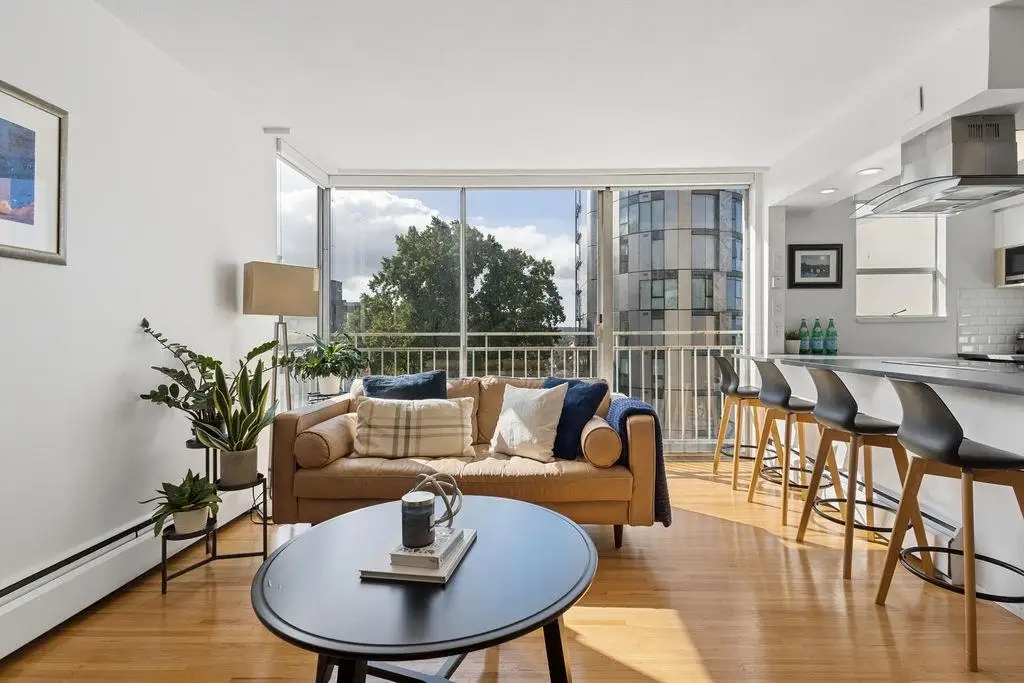 607 1250 BURNABY STREET, Vancouver BC V6E 1P6