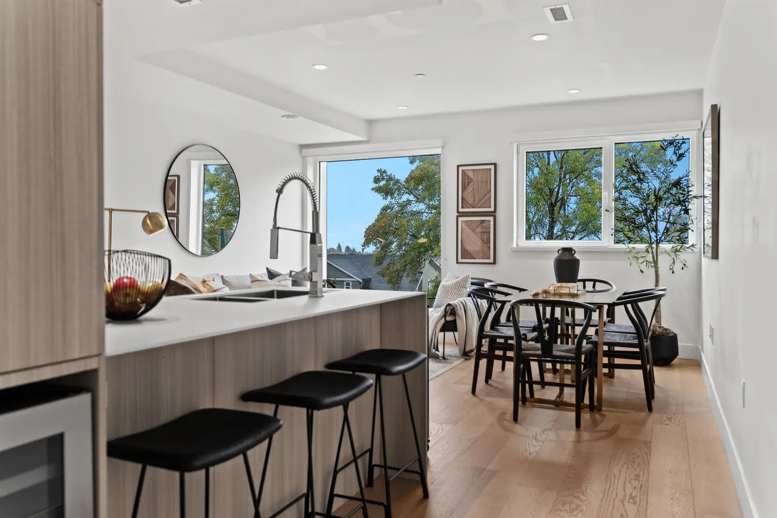 140 W WOODSTOCK AVENUE, Vancouver BC V5Y 0N1