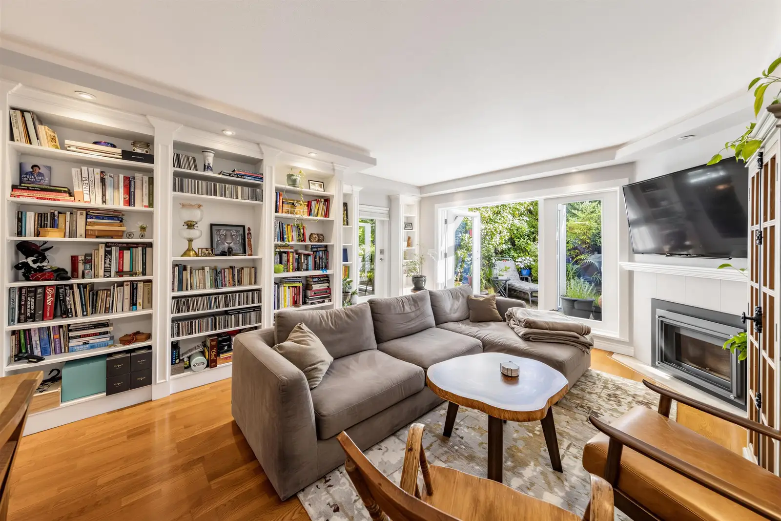 W102 3189 CAMOSUN STREET, Vancouver BC V6R 3X2