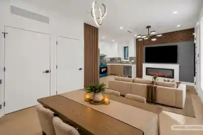 2891 ETON STREET, Vancouver BC V5K 1K4