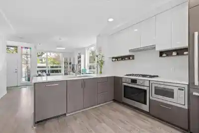 190 W 63RD AVENUE, Vancouver BC V5X 0G6