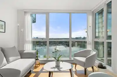 2002 1408 STRATHMORE MEWS, Vancouver BC V6Z 3A9