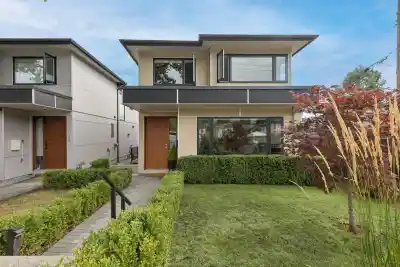 351 W 21ST STREET, North Vancouver BC V7M 1Z6
