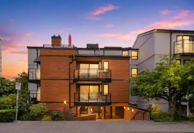 206 1340 DUCHESS AVENUE, West Vancouver BC V7T 1H6