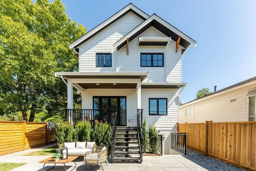 2598 E 16TH AVENUE, Vancouver BC V5M 2L5