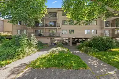 211 8400 LANSDOWNE ROAD, Richmond BC V6X 3G3