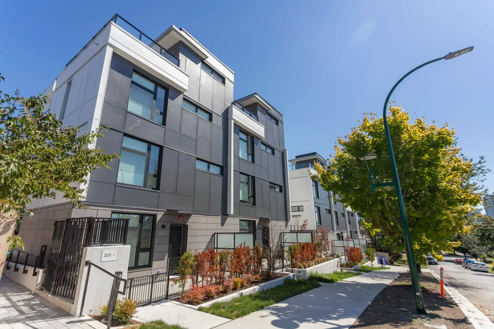 3249 CLIVE AVENUE, Vancouver BC V5R 4V3